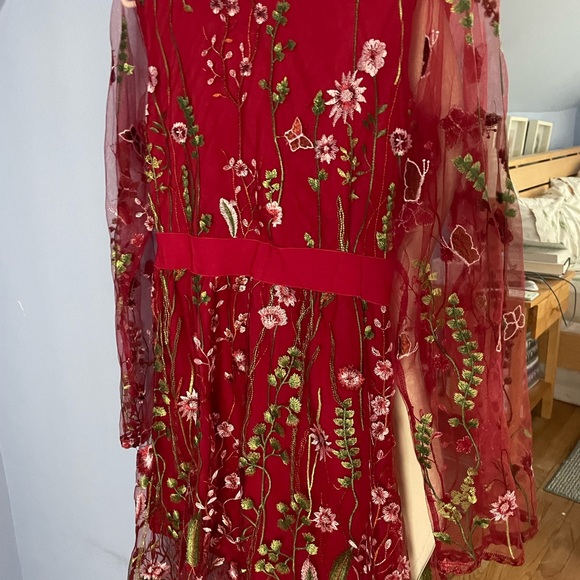 Gorgeous Women’s Holiday Dress, Size M - Picture 3 of 6